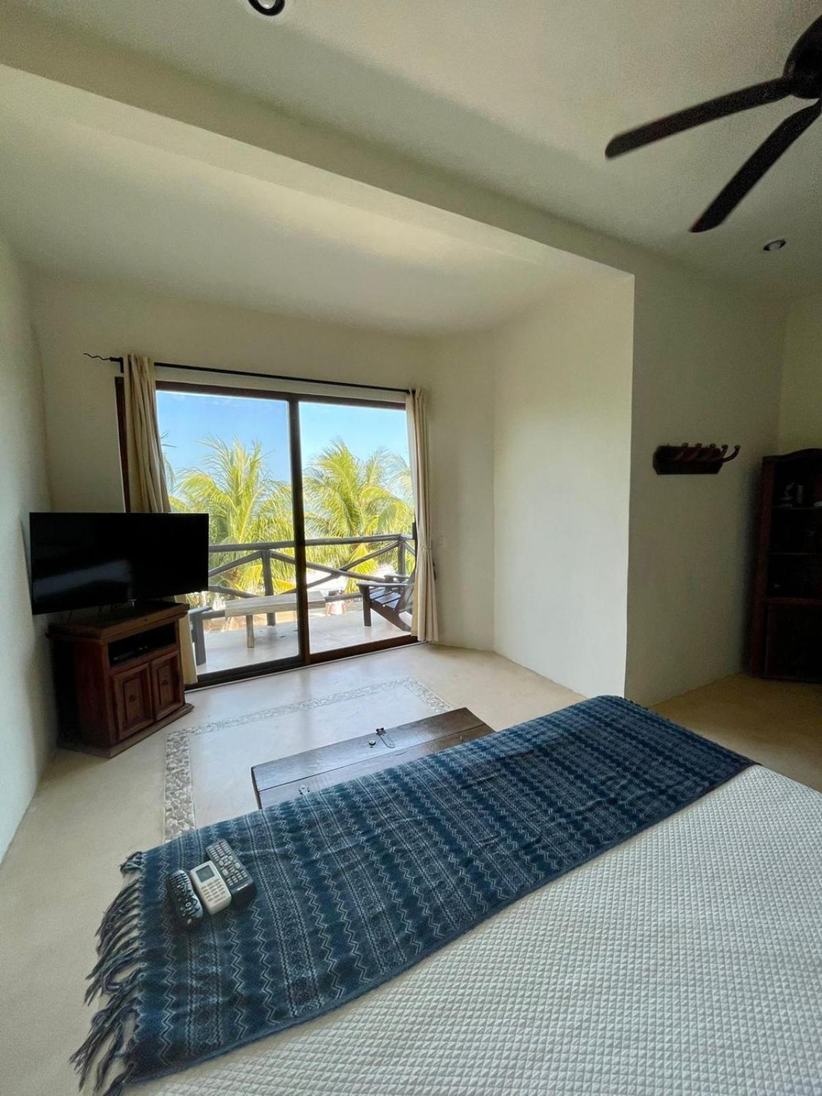 La Puerta Azul Beachfront - Adults Only Остров Холбокс Экстерьер фото