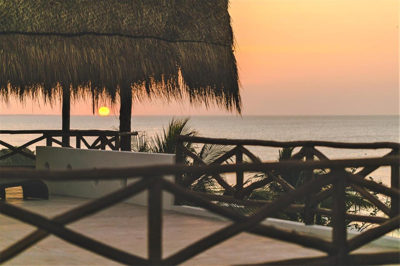 La Puerta Azul Beachfront - Adults Only Остров Холбокс Экстерьер фото